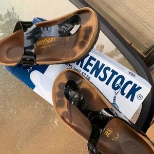 Birenstocks Gizeh in black